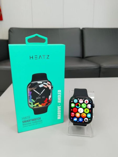 HW 19 HEATZ Smart Watch <br> <span class='text-color-warm'>بيعت كلها</span>